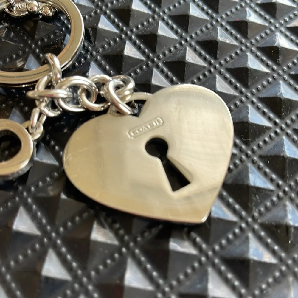 Coach Coach Signature  C  Large Silver Heart and Key - Keychain keyring Charm - Picture 3 of 6